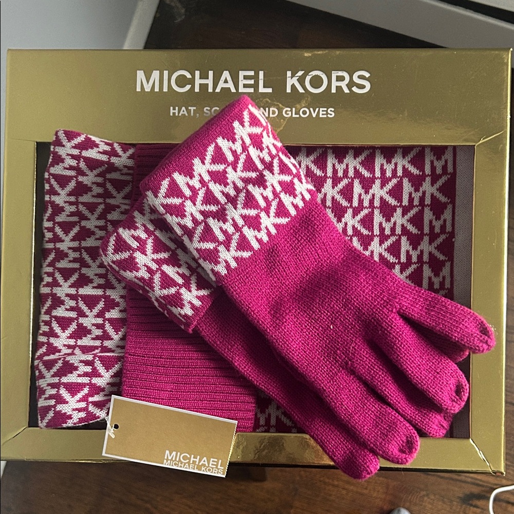 Michael Kors Fuchsia Gift Set: Hat, Scarf, Gloves